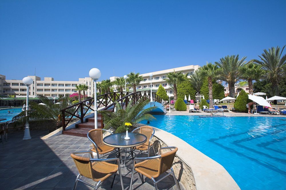 Aloe Hotel Paphos 外观 照片