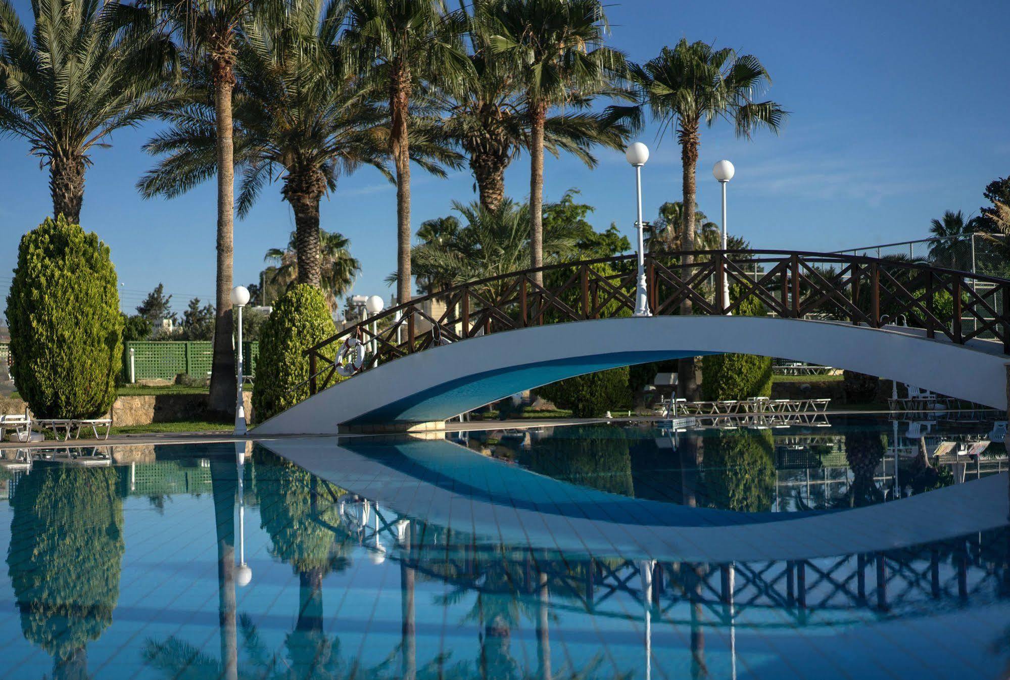 Aloe Hotel Paphos 外观 照片
